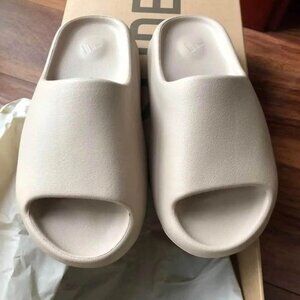 Yeezy slides - Bone